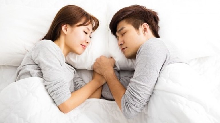 Sự quan tâm và yêu thương từ người phụ nữ có thể giúp đàn ông kéo dài thời gian nhịn quan hệ hơn bình thường