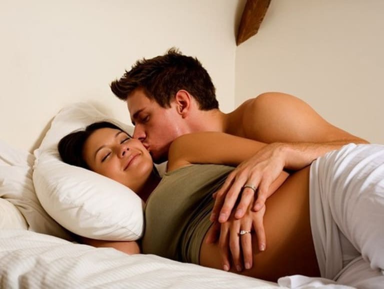 Có bầu mấy tháng thì quan hệ được là thắc mắc của nhiều cặp vợ chồng