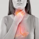 Nuốt nước bọt bị vướng ở cổ họng do rối loạn cảm họng, mức độ không nguy hiểm