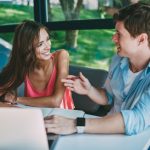 Con trai khi yêu sẽ thích nói chuyện với con gái để hiểu rõ con gái hơn
