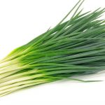 Người bệnh cần hỏi ý kiến bác sĩ chuyên khoa trước khi áp dụng điều trị viêm da cơ địa bằng hành hoa.
