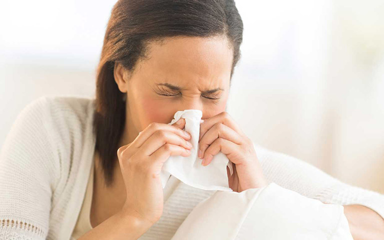 Nghẹt mũi, sổ mũi là những triệu chứng thường thấy khi bị bệnh viêm xoang 