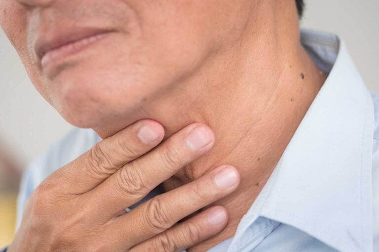 Triệu chứng đau họng đau tai có nguy hiểm không?