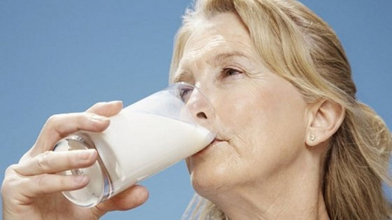 Lưu ý khi uống sữa Anlene đối với người bị gai cột sống