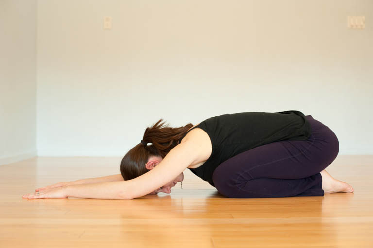 tập yoga chữa thoát vị đĩa đệm tại nhà