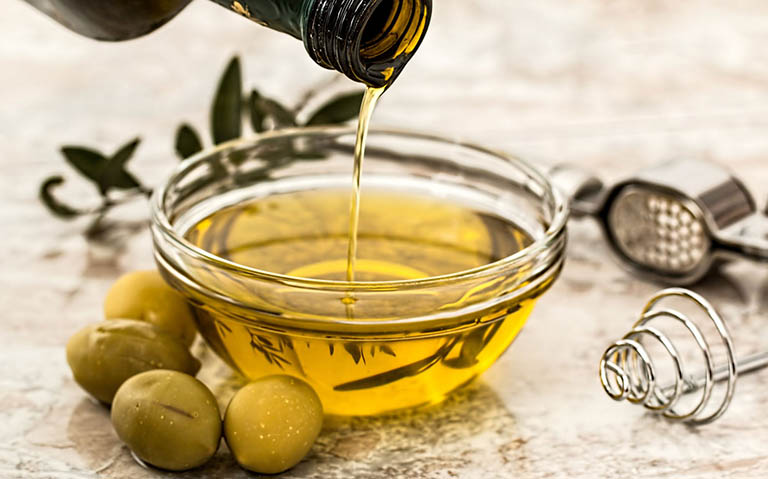 Cách trị tàn nhang bằng mật ong và dầu oliu