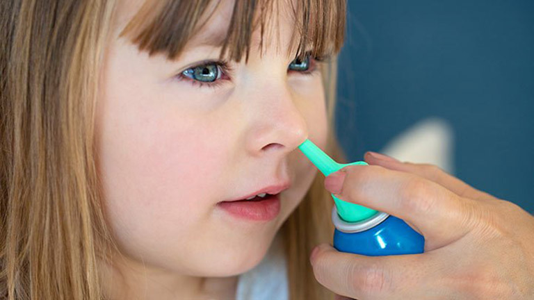thuốc xịt trị viêm mũi dị ứng cho trẻ