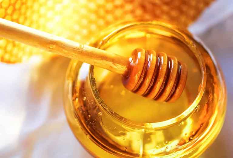 Thành phần trong mật ong có khả năng loại bỏ các vi khuẩn gây mụn