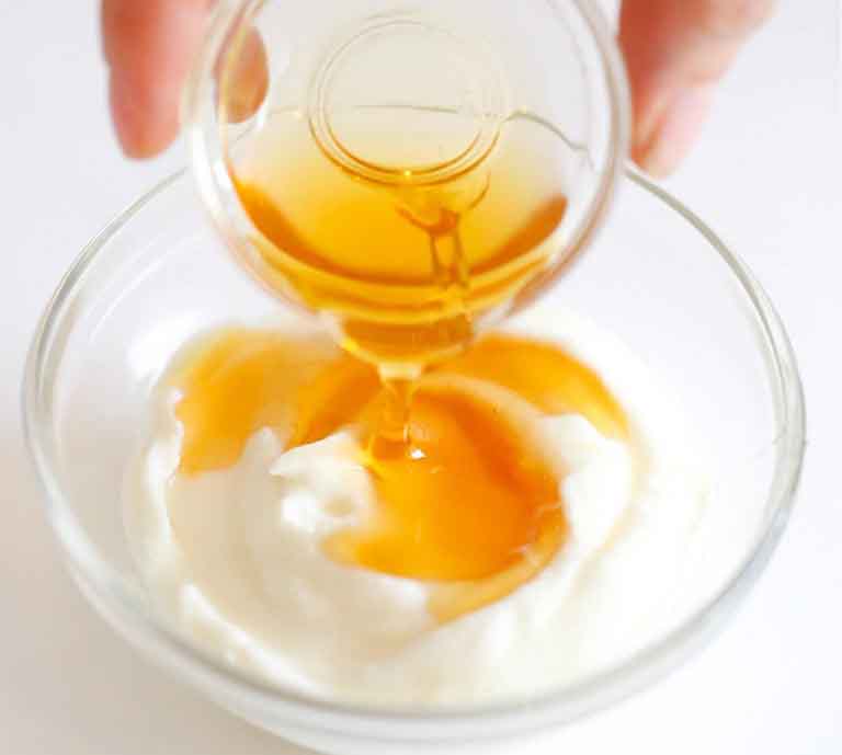 Cách trị mụn bọc bằng mật ong và sữa chua tăng cường độ sáng cho da