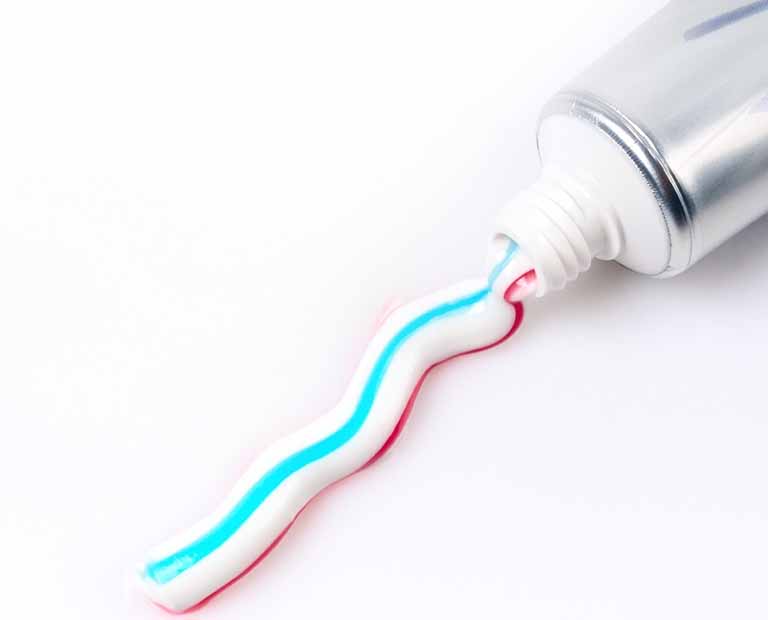 Các sản phẩm kem đánh răng nhiều màu không có công dụng điều trị mụn bọc ổn thõa