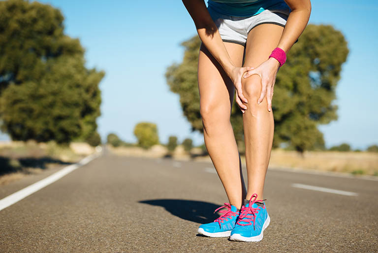 Biểu hiện của tình trạng đau khớp gối khi chạy bộ