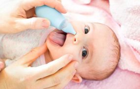 Hướng dẫn hút mũi cho trẻ sơ sinh bị nghẹt mũi đúng cách