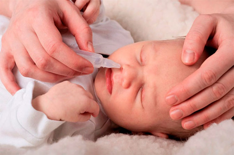 Hướng dẫn hút mũi cho trẻ sơ sinh bị nghẹt mũi đúng cách