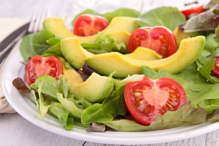 Salad bơ vừa có tác dụng giảm cân vừa giúp dưỡng da hiệu quả