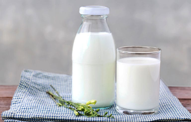 Nên uống sữa bầu hay sữa tươi khi mang thai tốt hơn?