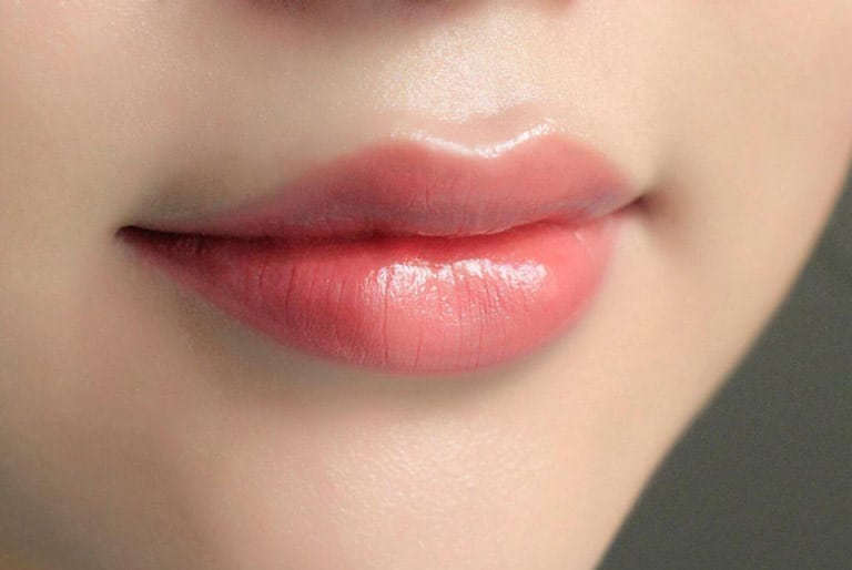 Xăm môi bao lâu thì lên màu đẹp Cách làm môi lên màu sau xăm