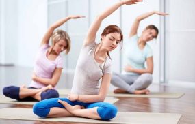 Người bị thoái hóa cột sống có nên tập yoga?
