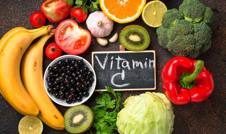 Trong tự nhiên, vitamin C tồn tại nhiều trong các loại thực phẩm như: rau củ, trái cây tươi,...