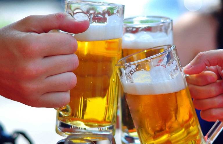 Bị bệnh gout có nên uống rượu bia không