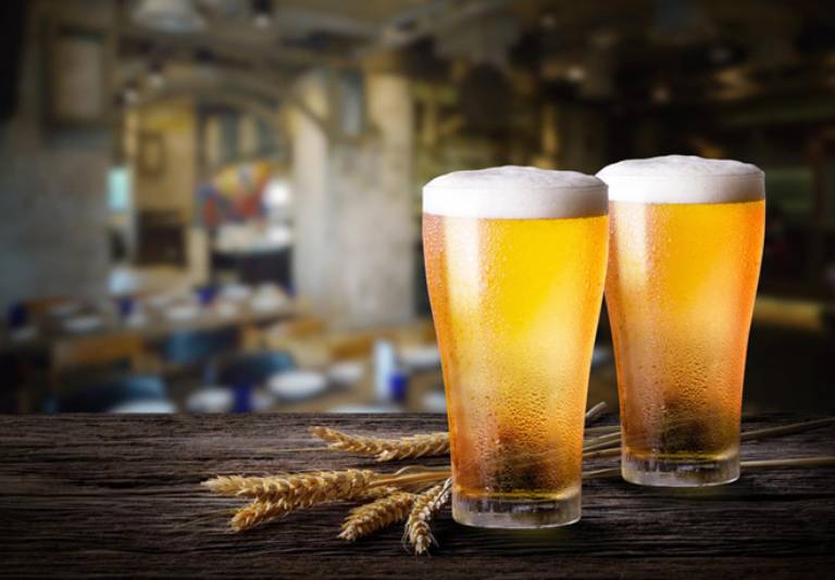 Bia chứa các chất chuyển hóa thành nhân puric gây gia tăng axit uric trong máu 