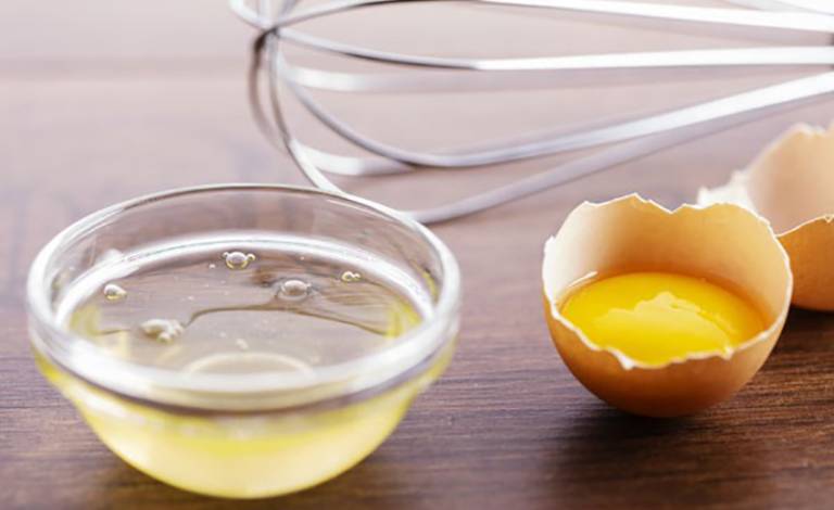 Lòng trắng trứng có thể giúp tăng cường sản sinh collagen, hỗ trợ phục hồi tái tạo da
