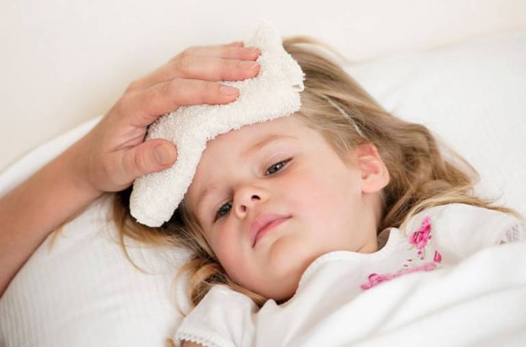 Viêm phế quản ở trẻ em là căn bệnh thường gặp do nhiều nguyên nhân gây ra