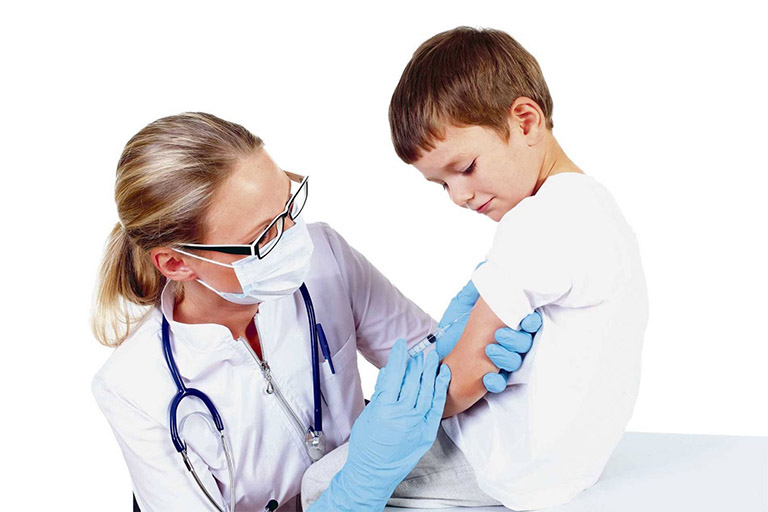 Tại sao cần phải tiêm vacxin bạch hầu cho trẻ?
