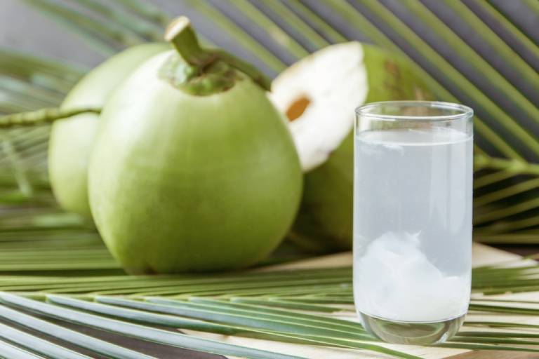 Nước dừa mặc dù tốt nhưng không nên lạm dụng, cần uống đúng cách để có được tác dụng tốt nhất cho sức khỏe