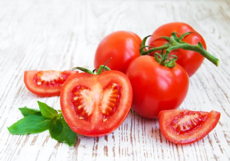 Cà chua giàu vitamin A, vitamin C rất tốt cho người bị rối loạn tiền đình
