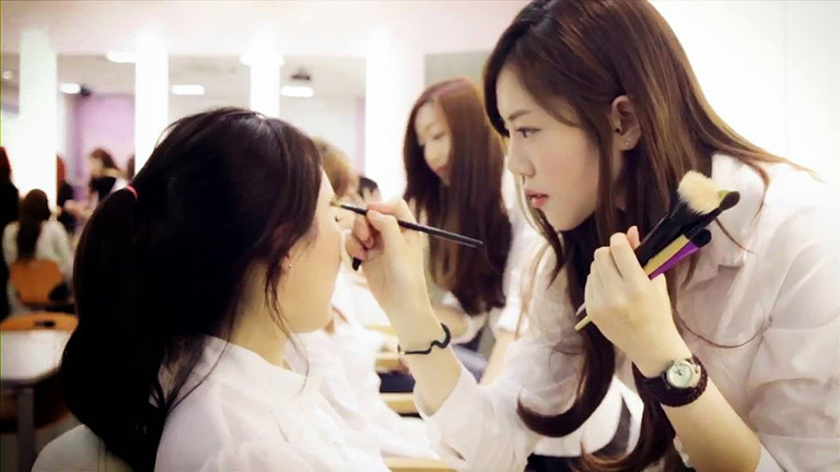 Top 10 địa chỉ makeup trang điểm cô dâu chuyên nghiệp tại Hà Nội