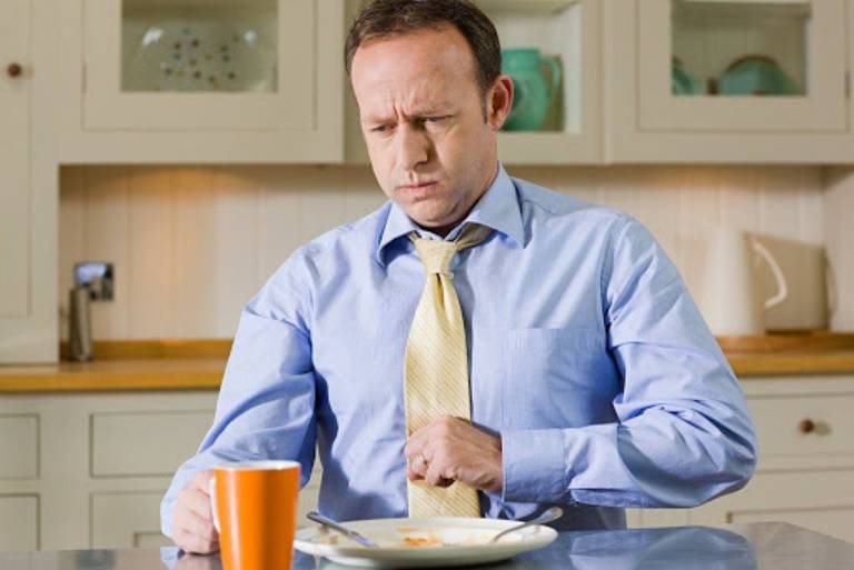 Dạ dày khó chịu, buồn nôn, mệt mỏi thường liên quan đến các vấn đề về tiêu hoá đặc biệt là dạ dày
