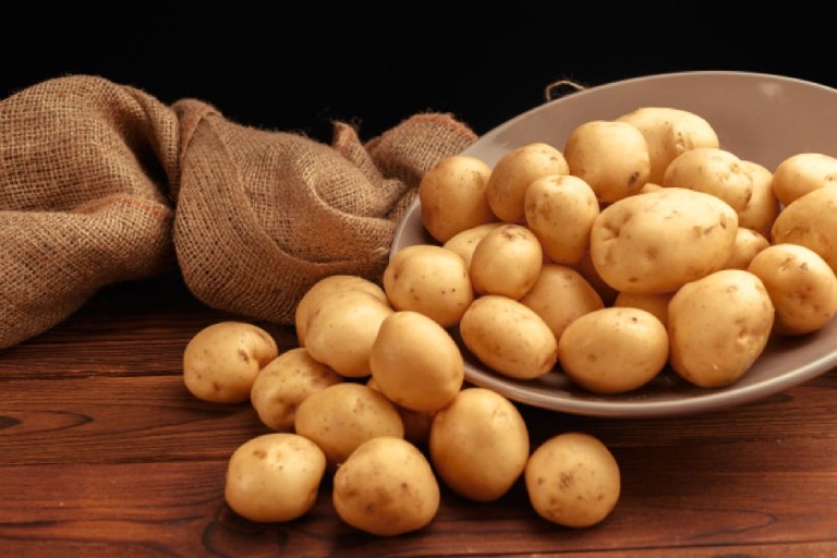 5 mẹo dân gian trị rạn da bằng khoai tây