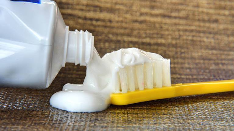Trị mụn cám bằng kem đánh răng không phải là phương pháp làm đẹp da mà bạn có thể áp dụng lâu dài