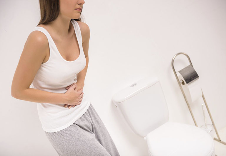 Đau vùng bụng dưới, tiểu rắt, tiểu buốt là những triệu chứng thường gặp 