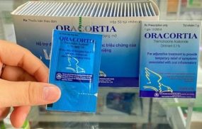 Thuốc Oracortia được bào chế ở dạng gói hoặc dạng tuýp bôi
