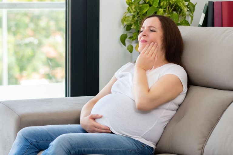 Viêm lợi trùm răng khôn khi mang thai là tình trạng thường gặp, do nhiều nguyên nhân gây ra