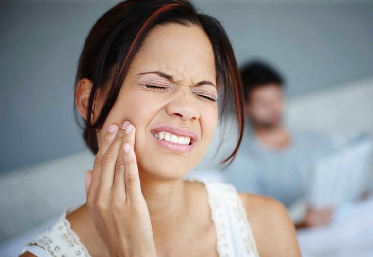triệu chứng sâu răng hàm