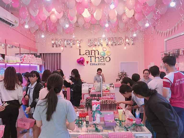 Lam Thảo Cosmetics là địa chỉ cung cấp mỹ phẩm được nhiều chị em tin tưởng 