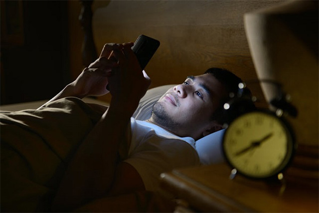 Nam giới thức khuya có bị yếu sinh lý